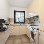 Apartment T2 Dans Residence, Terrasse Privee Et Parking