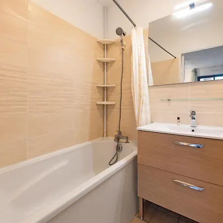 Apartment T2 Dans Residence, Terrasse Privee Et Parking *